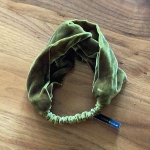 NWT Hair accessories.